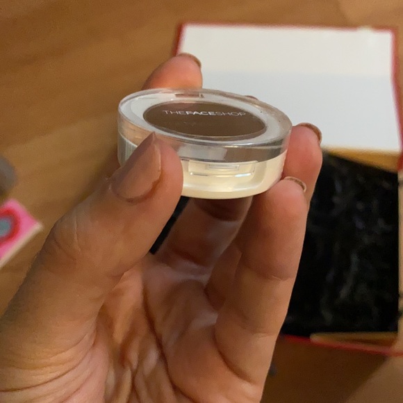 ❣️sold❣️ the face-shop eye shadow - Picture 2 of 2